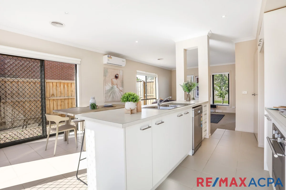 43 Raglan Circuit, Point Cook VIC 3030 photo 3