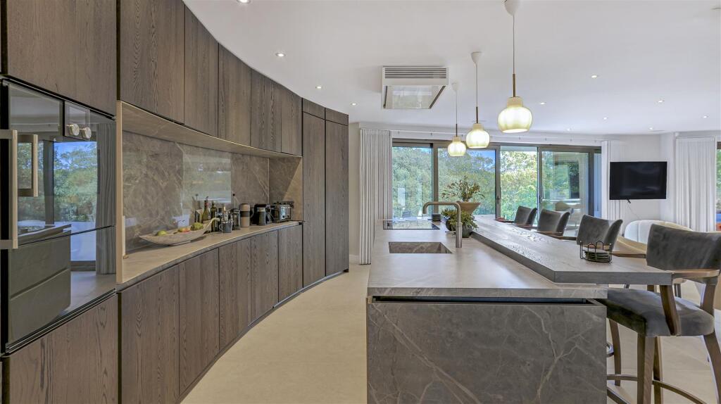 Additional image 2 of Penthouse, The Avenue Branksome Park