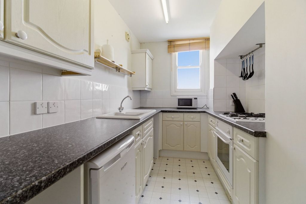 Additional image 5 of 2 bed flat for saleEssington House, Malvern WR14