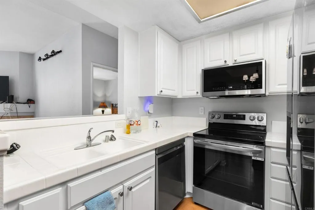 Additional image 39 of 2050 camino de la reina Unit 203, San Diego, CA 92108