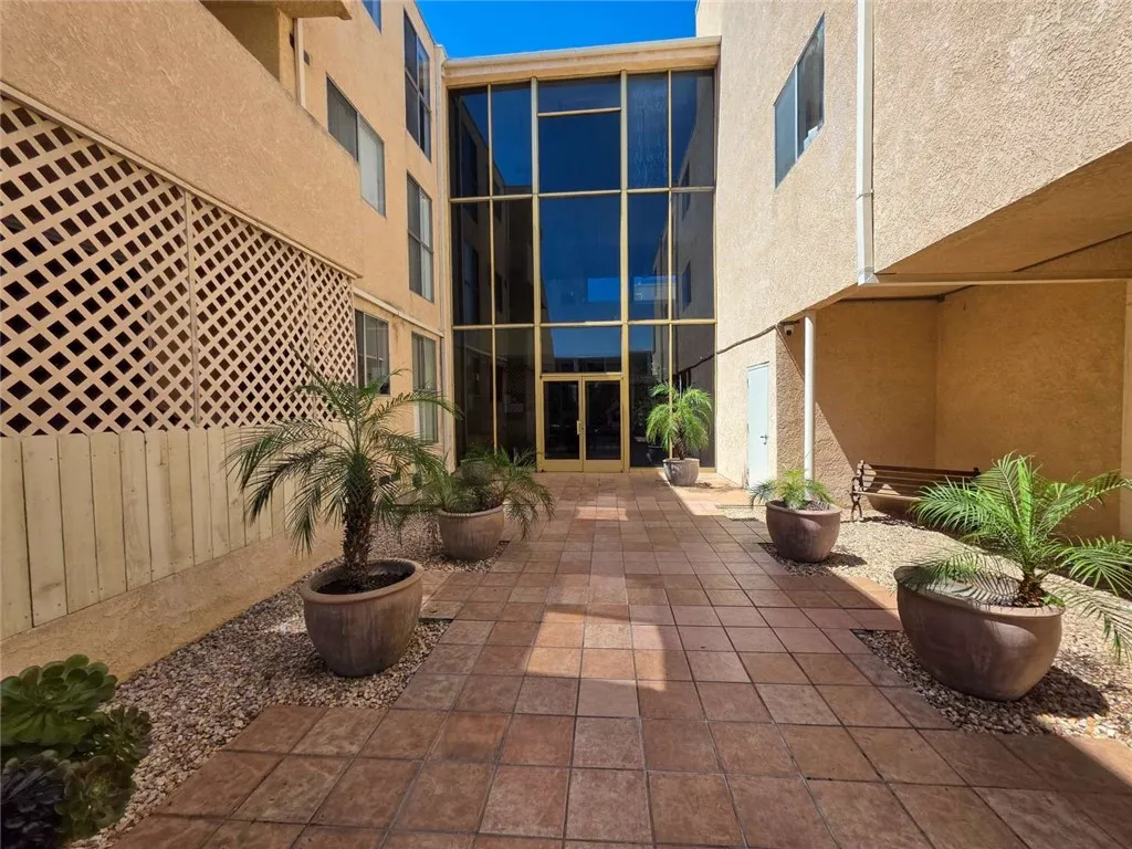 Additional image 24 of 5429 Newcastle Avenue Unit 211, Encino, CA 91316