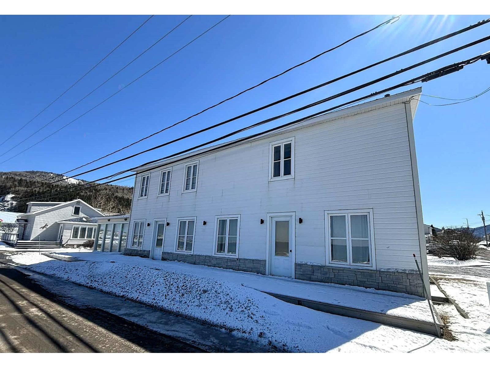 20 1re Avenue E.