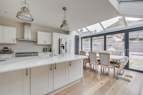 First Avenue SW14