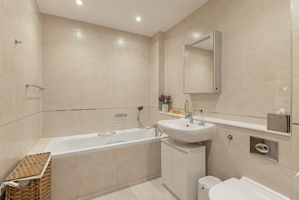 Additional image 10 of 2 bed flat for saleTempleton Road, Hungerford RG17