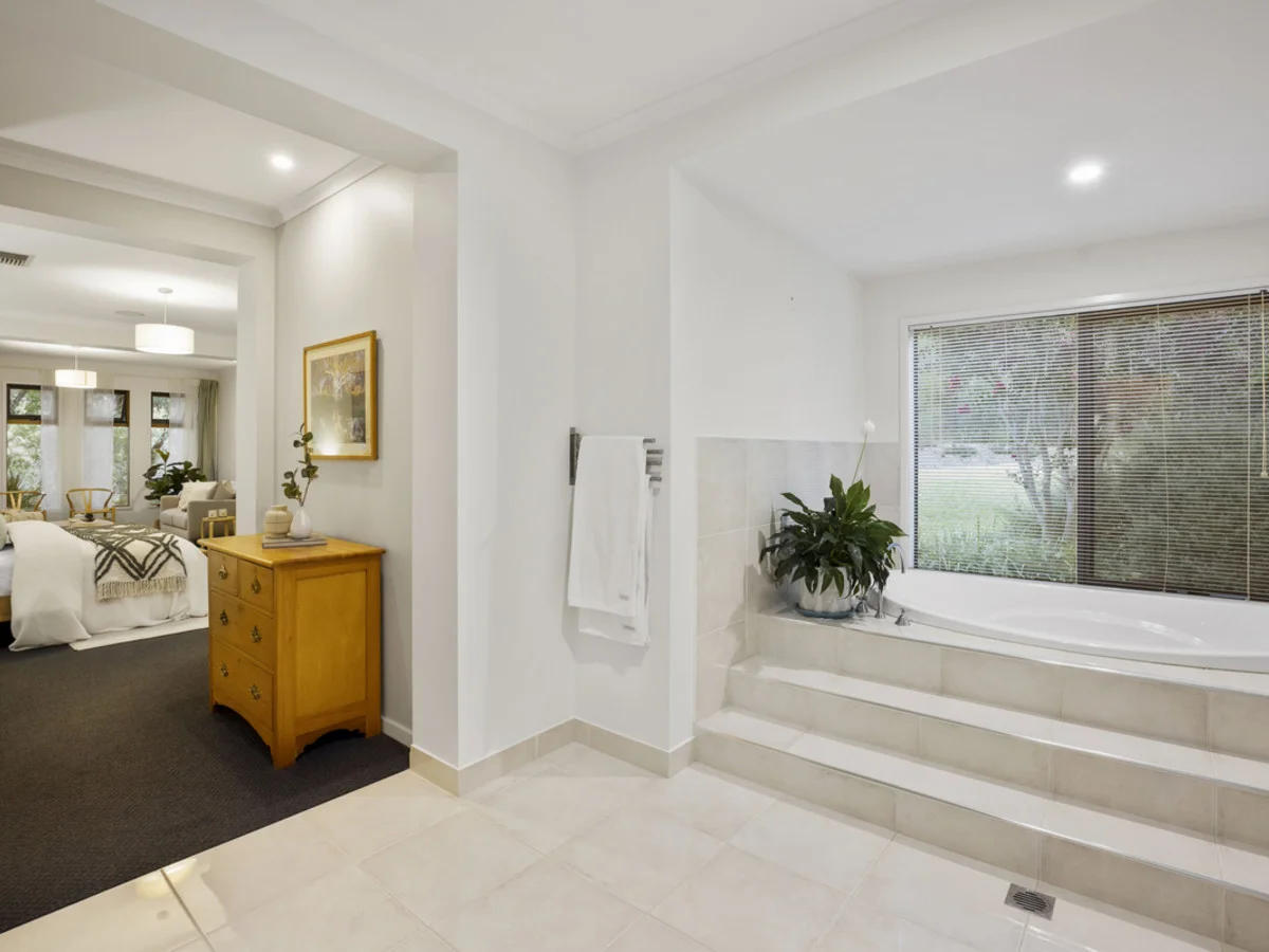 Additional image 14 of 25 Lauren Court, Table Top NSW 2640