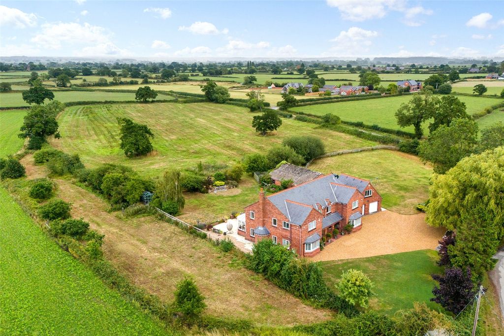 5 bed detached house for salePark Lane, Rossett, Wrexham LL12
