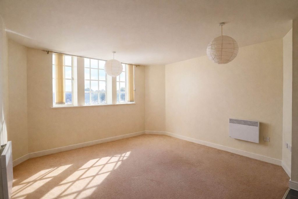1 bed flat for saleKnightstone Causeway, Weston-Super-Mare BS23 photo 2