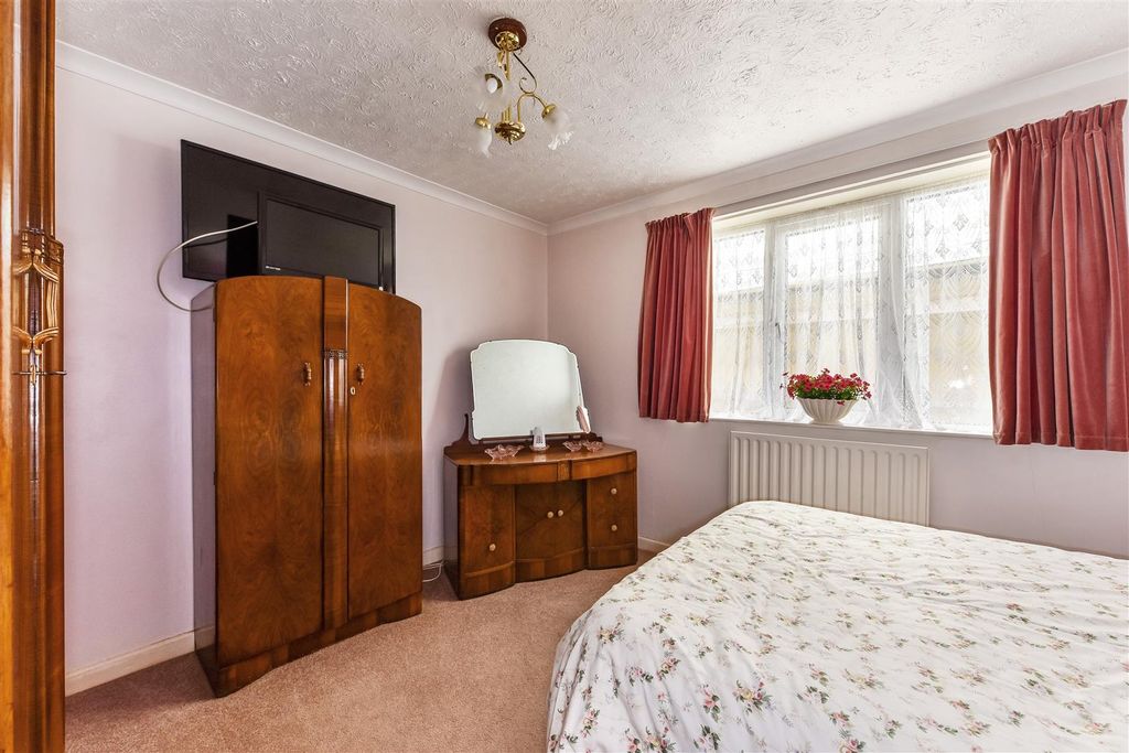 Additional image 17 of 3 bed detached bungalow for saleFarm Road, Bracklesham Bay, Chichester PO20