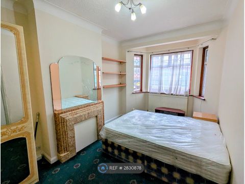 Litchfield Avenue, London E15, Room to rent