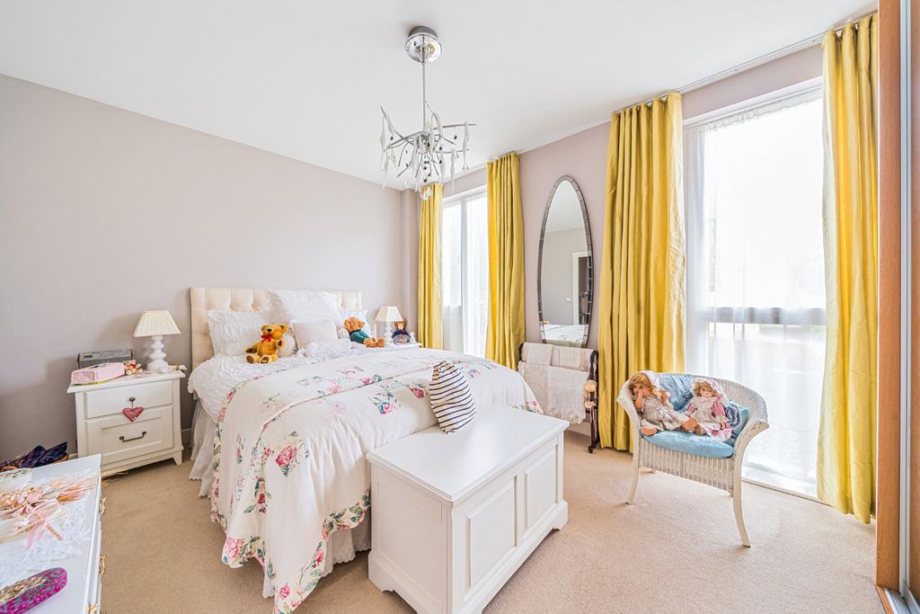 Additional image 21 of 3 bed flat for saleCliveden Gages, Taplow, Buckinghamshire SL6