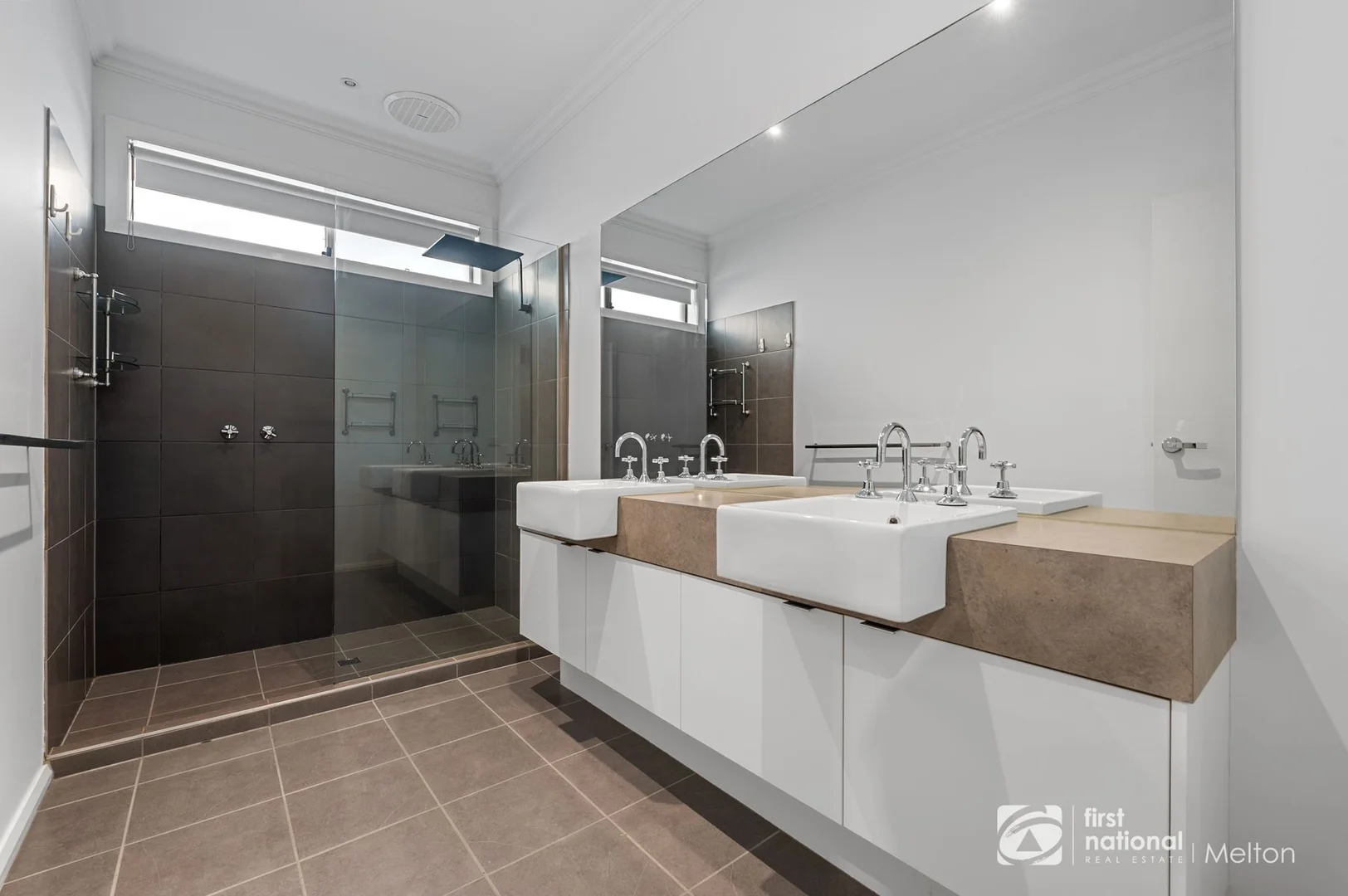 13 KYNETON AVENUE, Eynesbury VIC 3338 photo 4