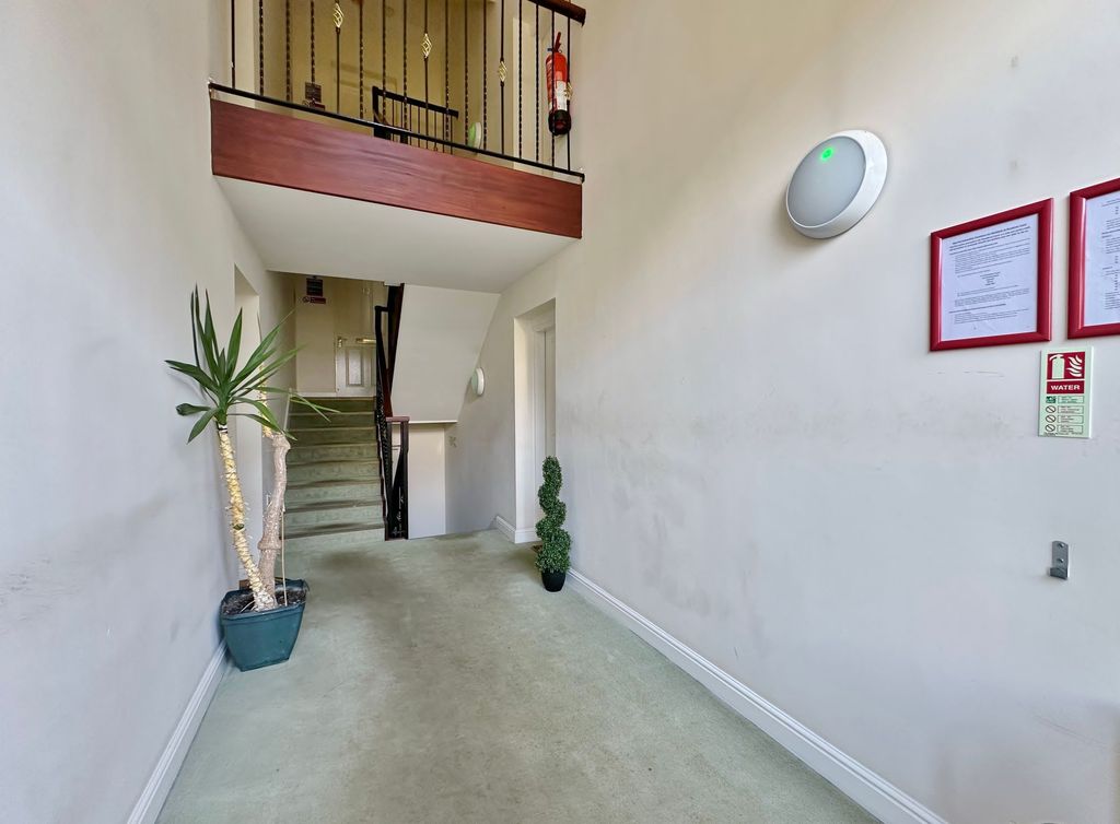 2 bed flat for salePensby Road, Heswall CH60 photo 5