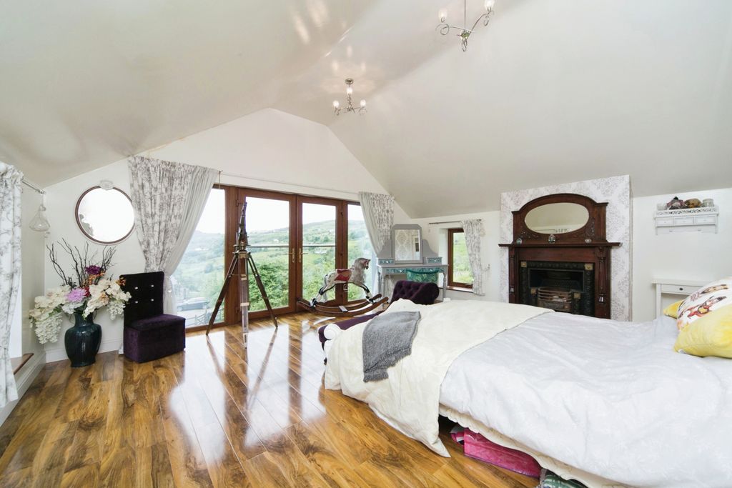 Additional image 9 of 6 bed detached house for saleDinorwic, Caernarfon, Gwynedd LL55