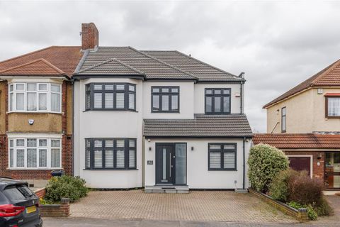 South View Drive, South Woodford E18