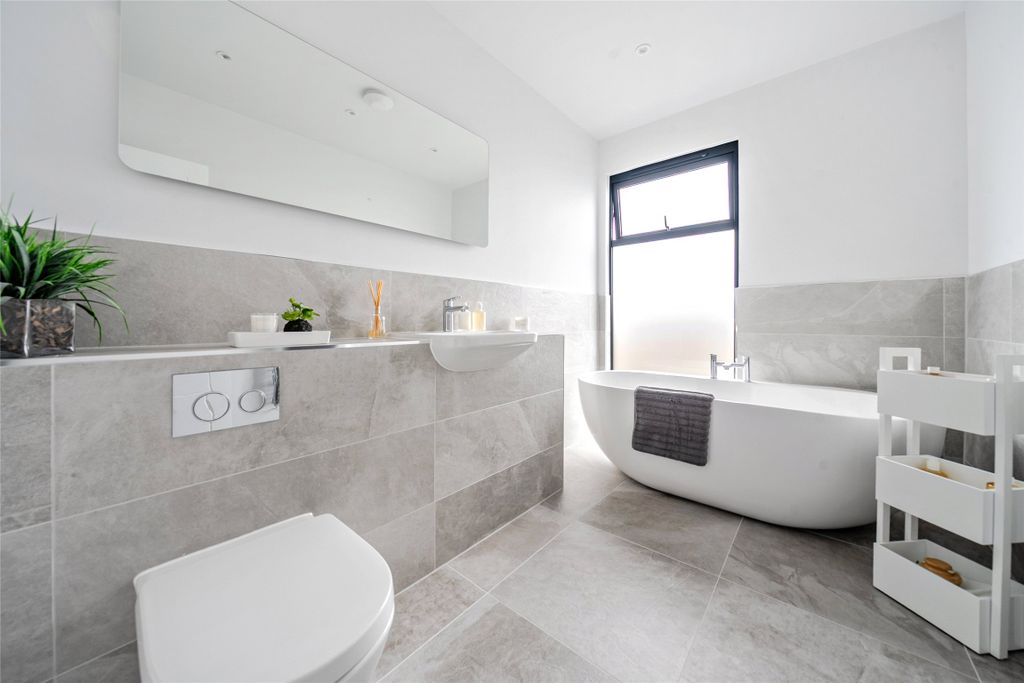 Additional image 18 of 2 bed flat for saleApartment 19 - Penthouse, 109 - 111 Bath Road, Cheltenham, Gloucestershire GL53