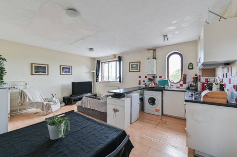 Claire Court, Commonside West, Mitcham Junction, Mitcham CR4