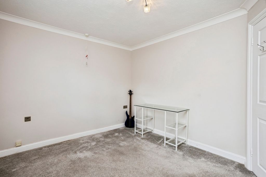 Additional image 7 of 2 bed flat for saleRose Hill, Billingshurst, West Sussex RH14