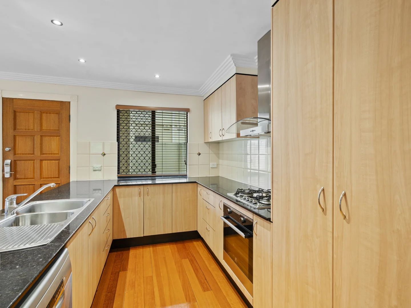 7/136 Central Avenue, Indooroopilly QLD 4068 photo 3