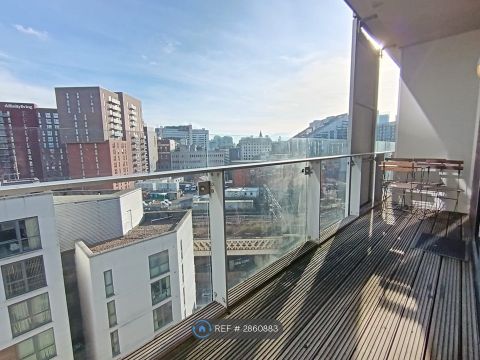 Blackfriars Road, Salford M3, Studio to rent