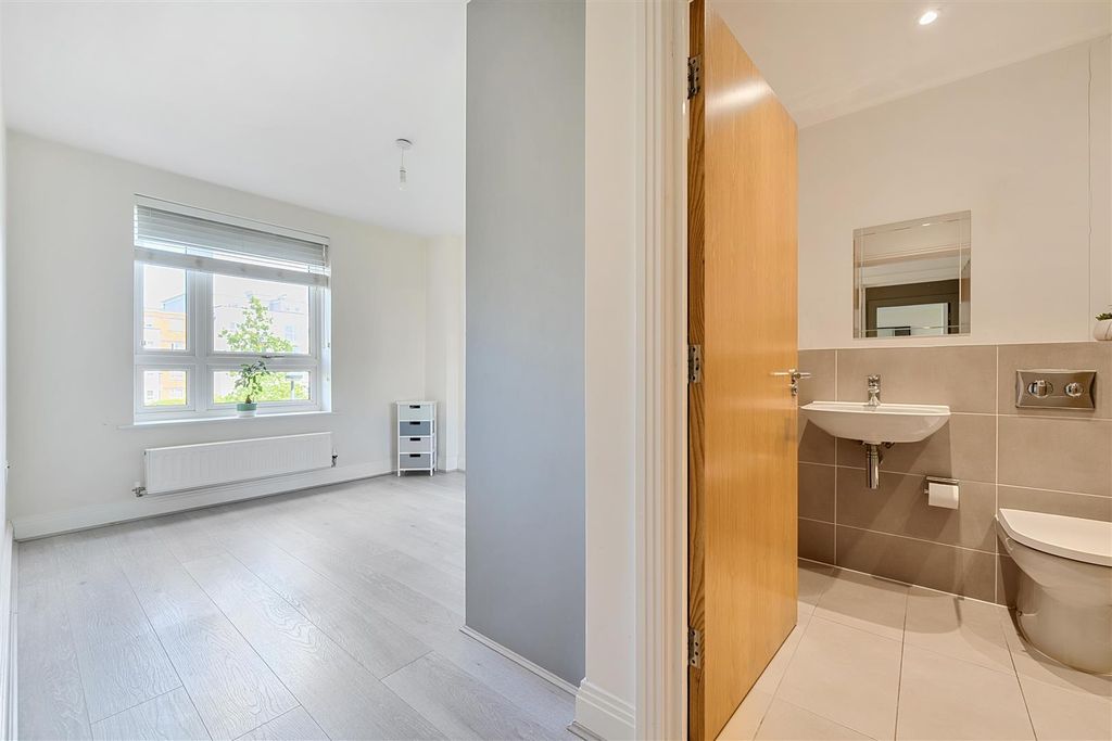 Additional image 7 of 2 bed flat for saleKestrel Court, Heron Way, Maidenhead SL6