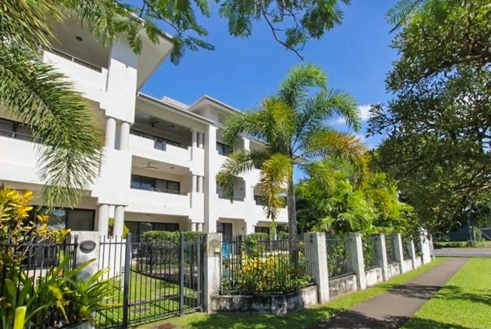 11/15-21 Clare Street, Parramatta Park QLD 4870