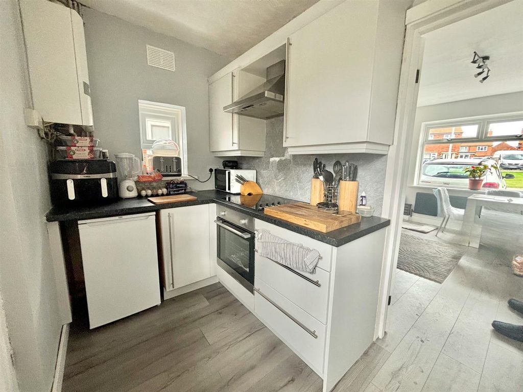 Additional image 6 of 3 bed semi-detached house for saleBeresford Avenue, Hornsea HU18