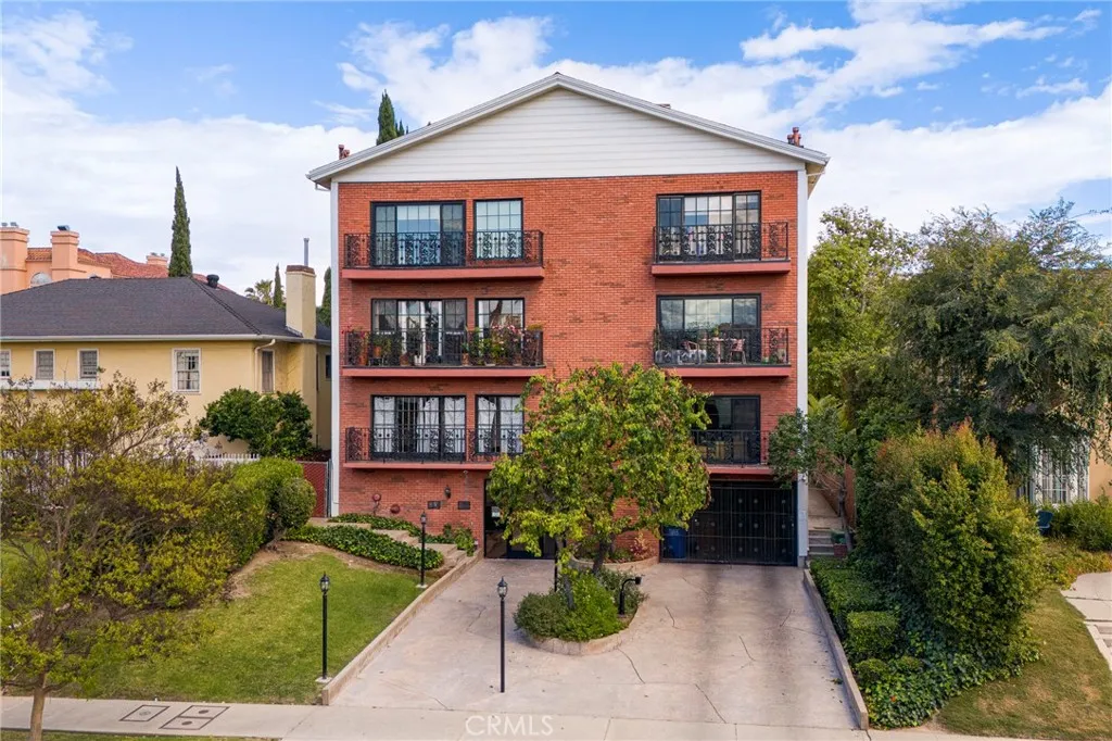 Additional image 3 of 822 S Windsor Boulevard Unit 203, Los Angeles, CA 90005