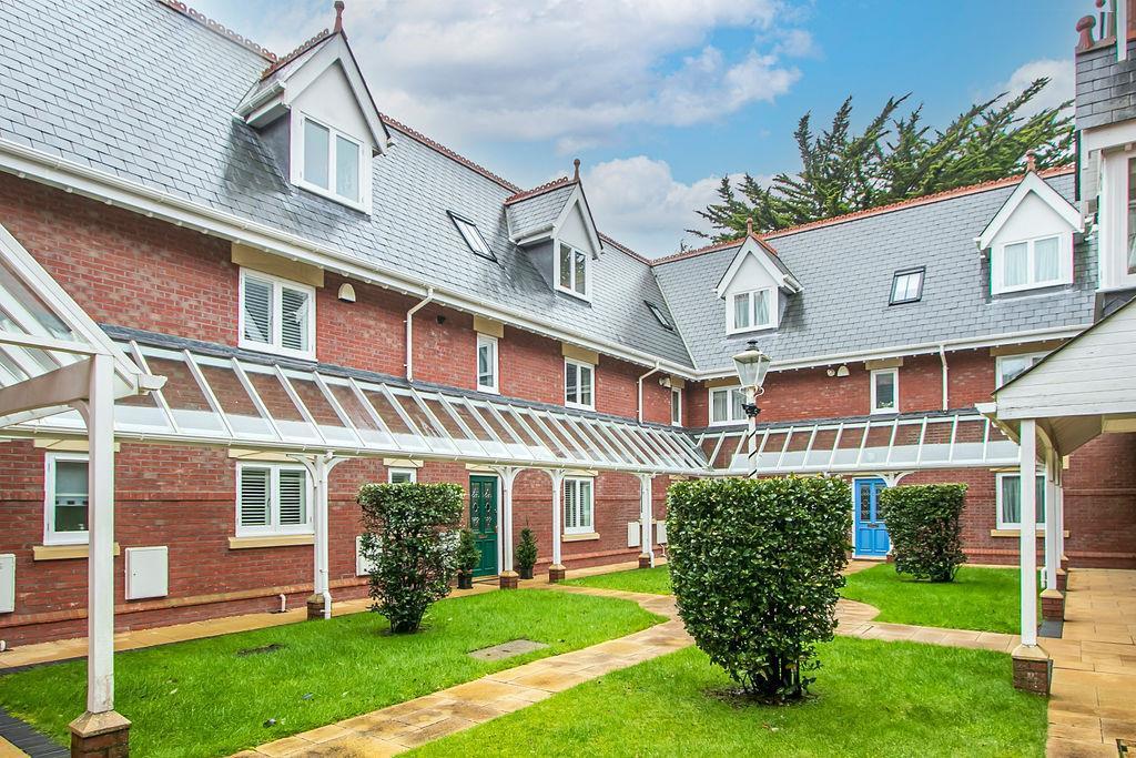 36 The Avenue, Branksome Park