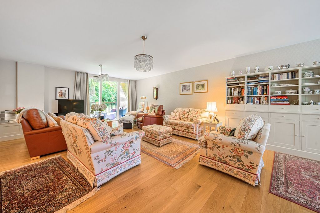 Additional image 2 of 3 bed flat for saleCliveden Gages, Taplow, Buckinghamshire SL6