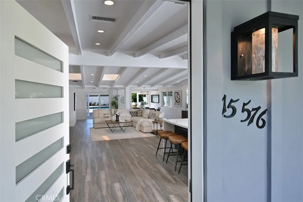 Additional image 10 of 15576 Hesby St, Encino, CA 91436
