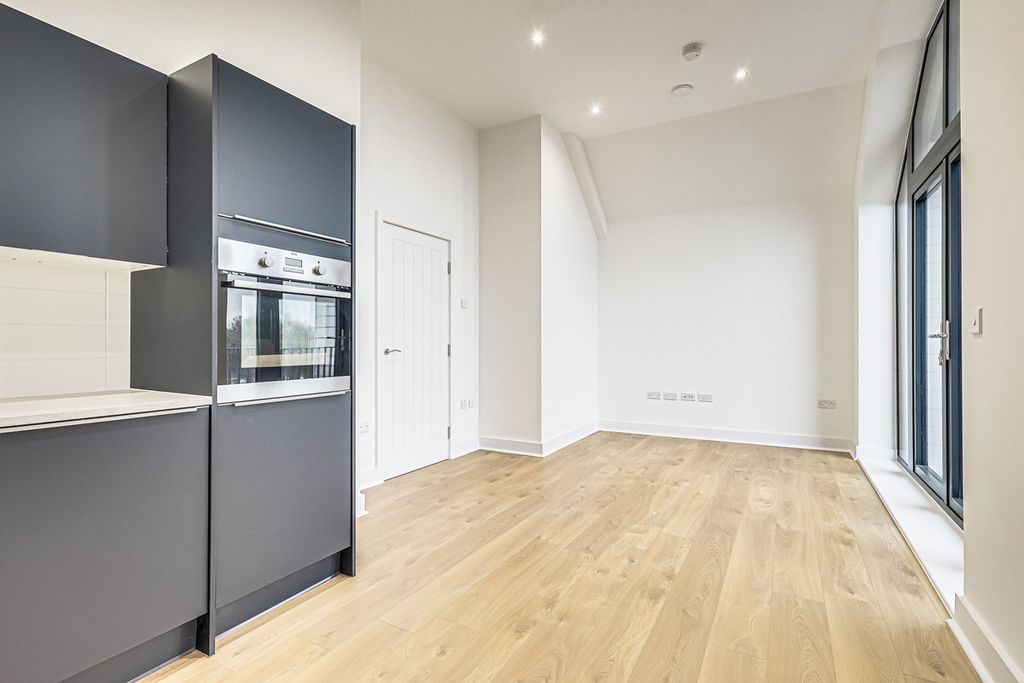 Additional image 5 of 2 bed flat for saleThe Regency Apartments, Rayleigh SS6
