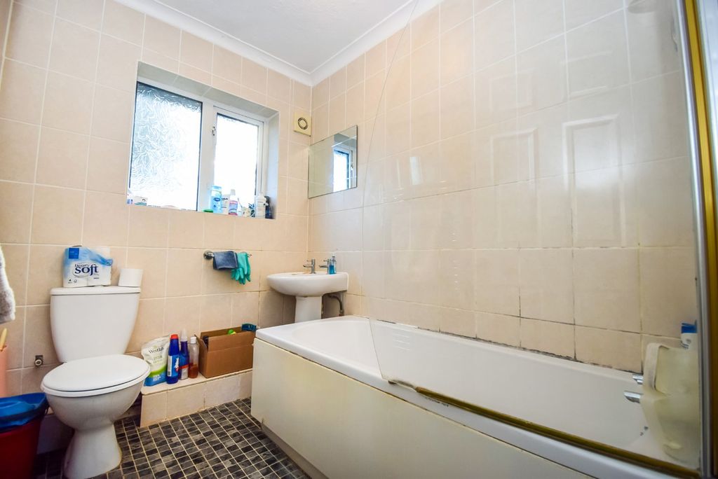 Additional image 6 of 2 bed maisonette for saleThirlmere Avenue, Near Burnham, Berkshire SL1