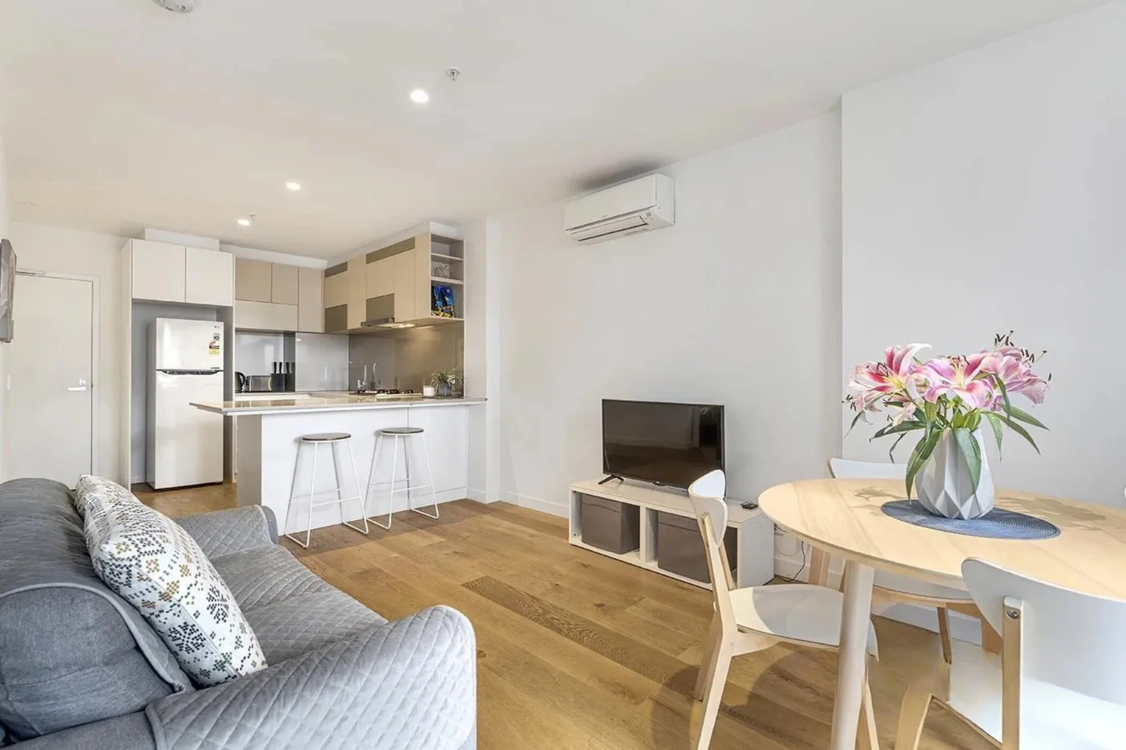 2405/38 Rose Lane, Melbourne VIC 3004