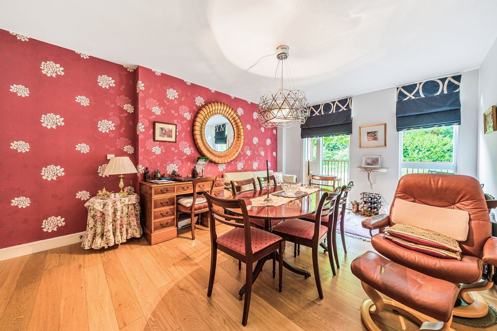 Additional image 8 of 3 bed flat for saleCliveden Gages, Taplow, Buckinghamshire SL6