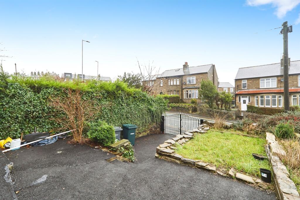 Oakworth Road, Keighley photo 2