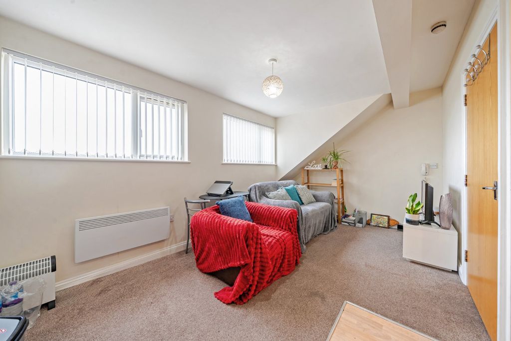 Additional image 11 of 6 bed flat for saleWortley Road, Leeds, West Yorkshire LS12