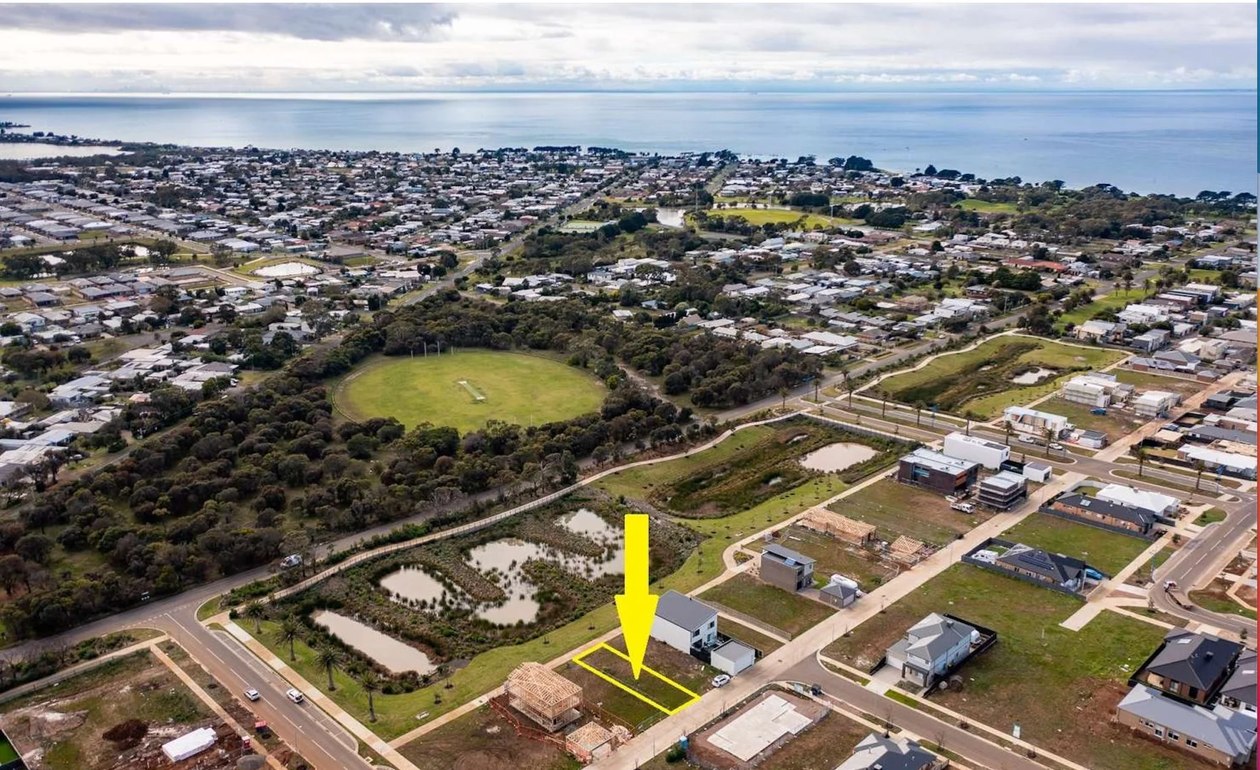 42 ARMSTRONG WALK, St Leonards VIC 3223 photo 2
