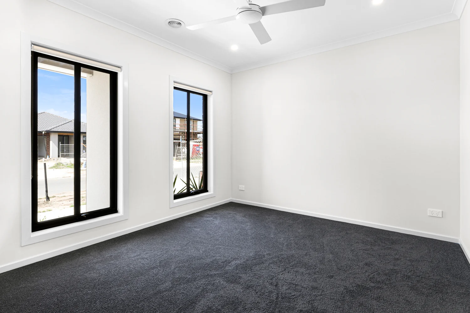 22 Fairweather St, Clyde VIC 3978 photo 2