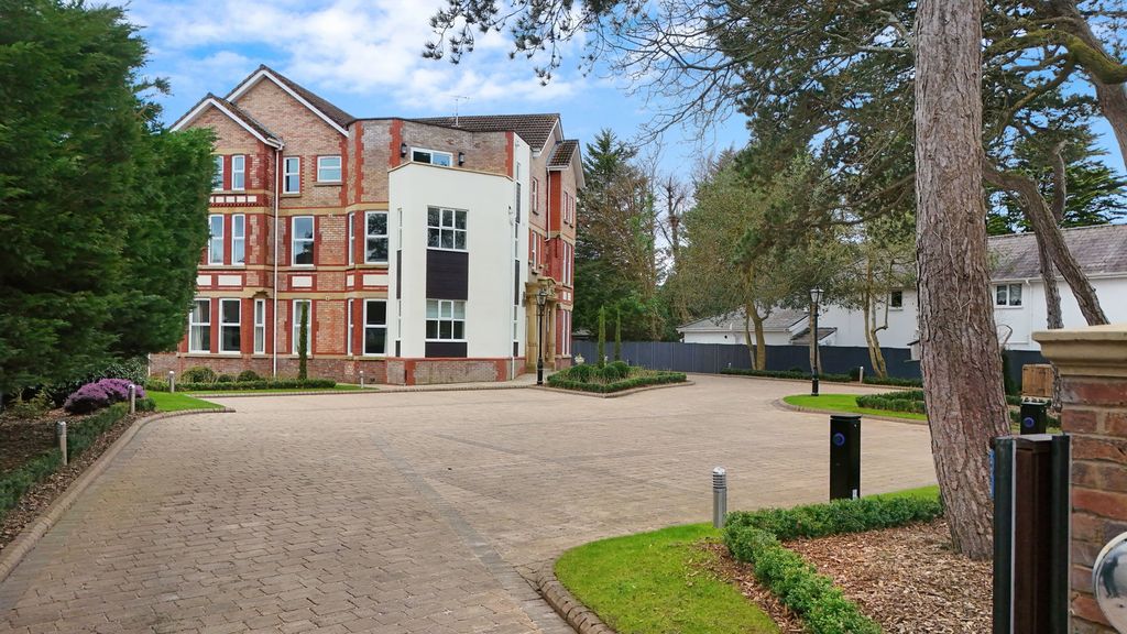Additional image 4 of 2 bed flat for saleVictoria Road, Formby L37
