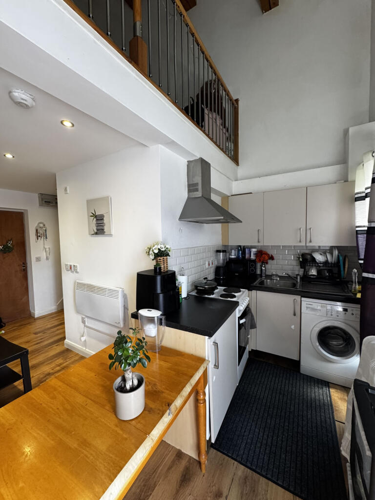 Melbourne House, Melbourne Place, BD5 0BL photo 2