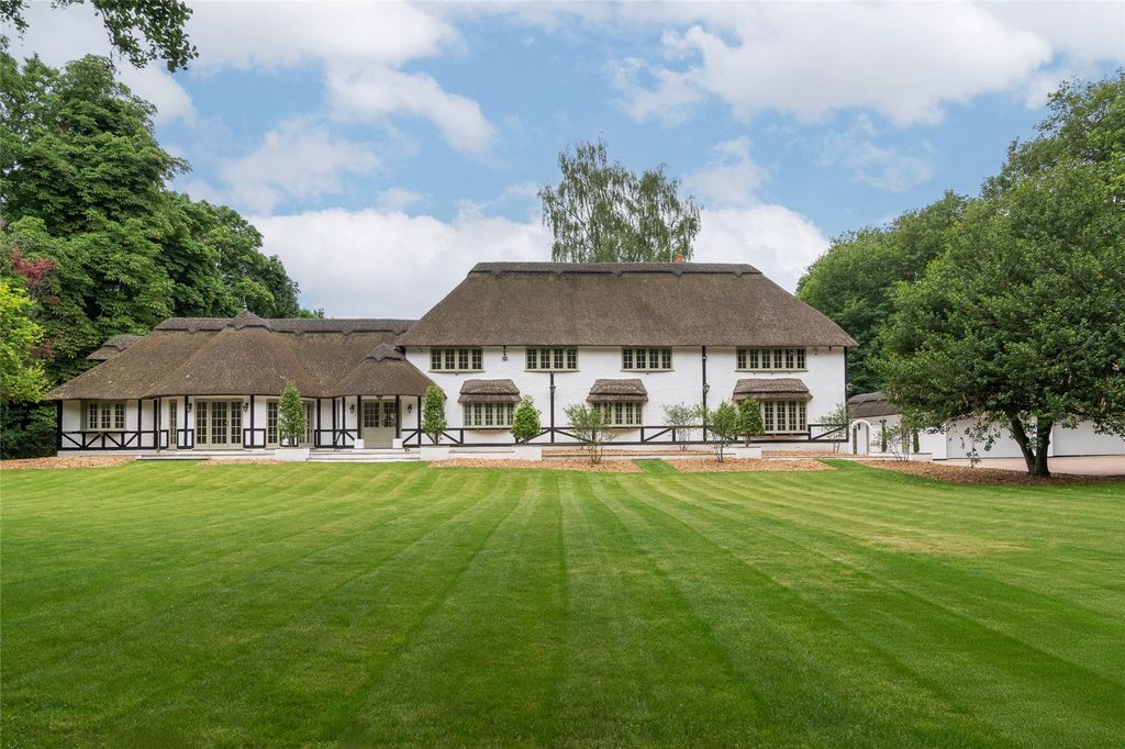6 bed detached house for saleLoudwater Drive, Loudwater, Rickmansworth, Hertfordshire WD3