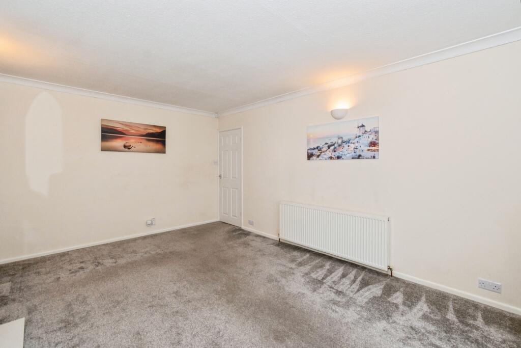 Watty Hall Avenue, Bradford, BD6 photo 3