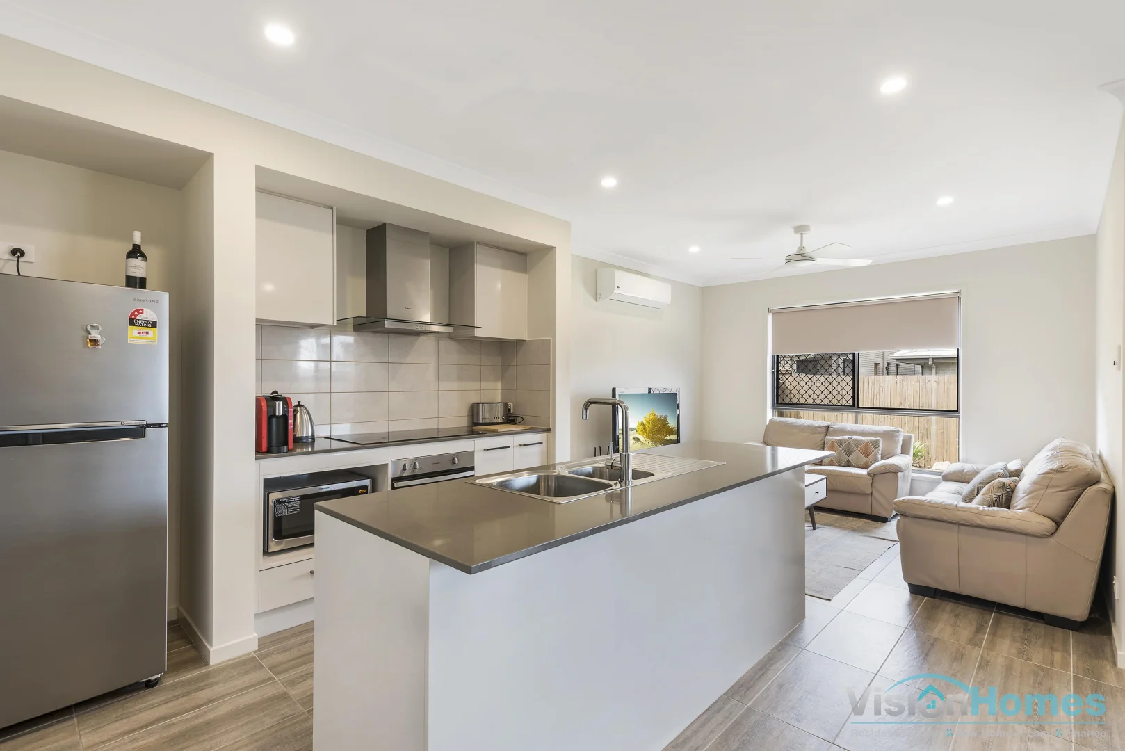 22 Lackmann Cres, Mango Hill QLD 4509 photo 2