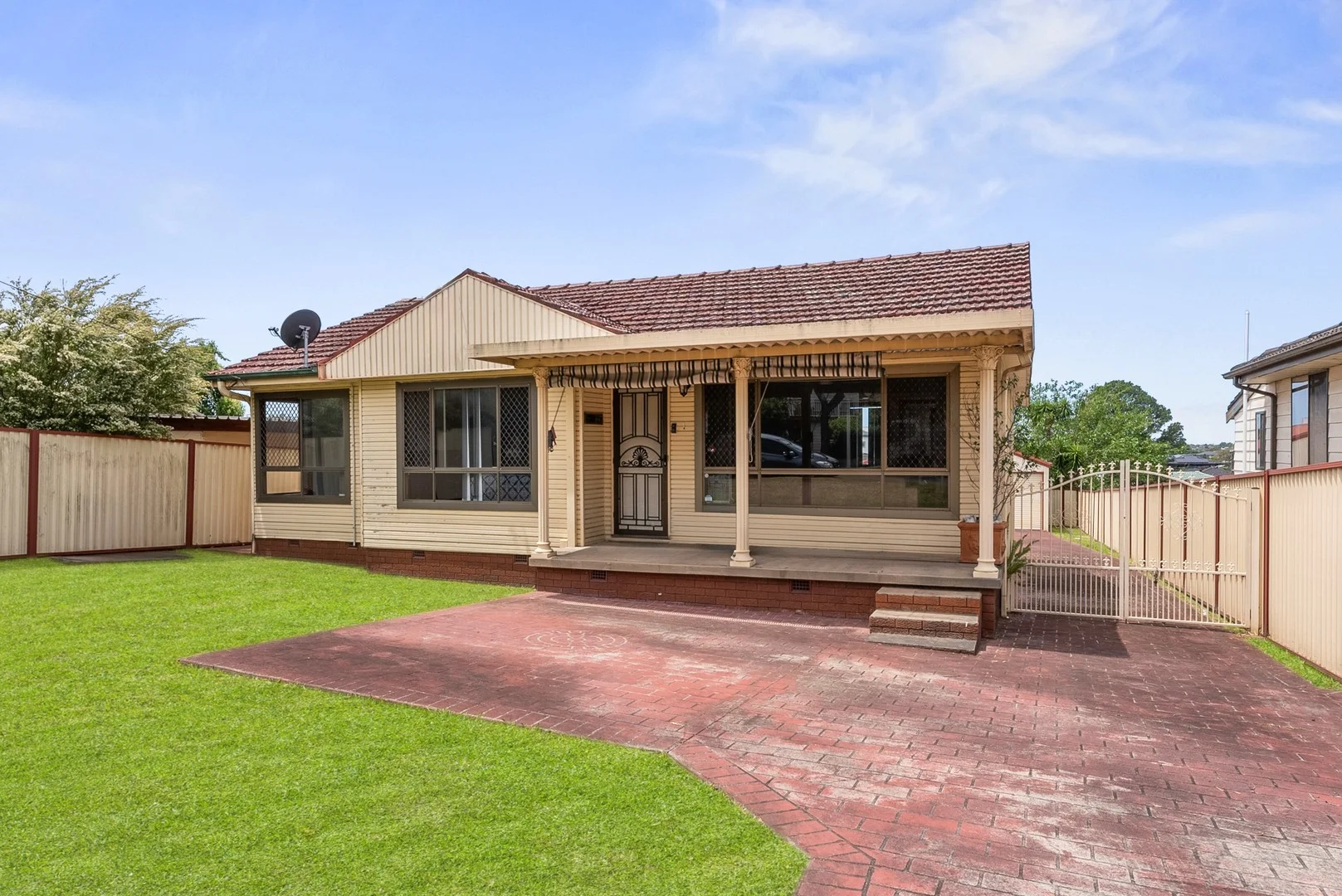 1 Lough Av, Guildford NSW 2161