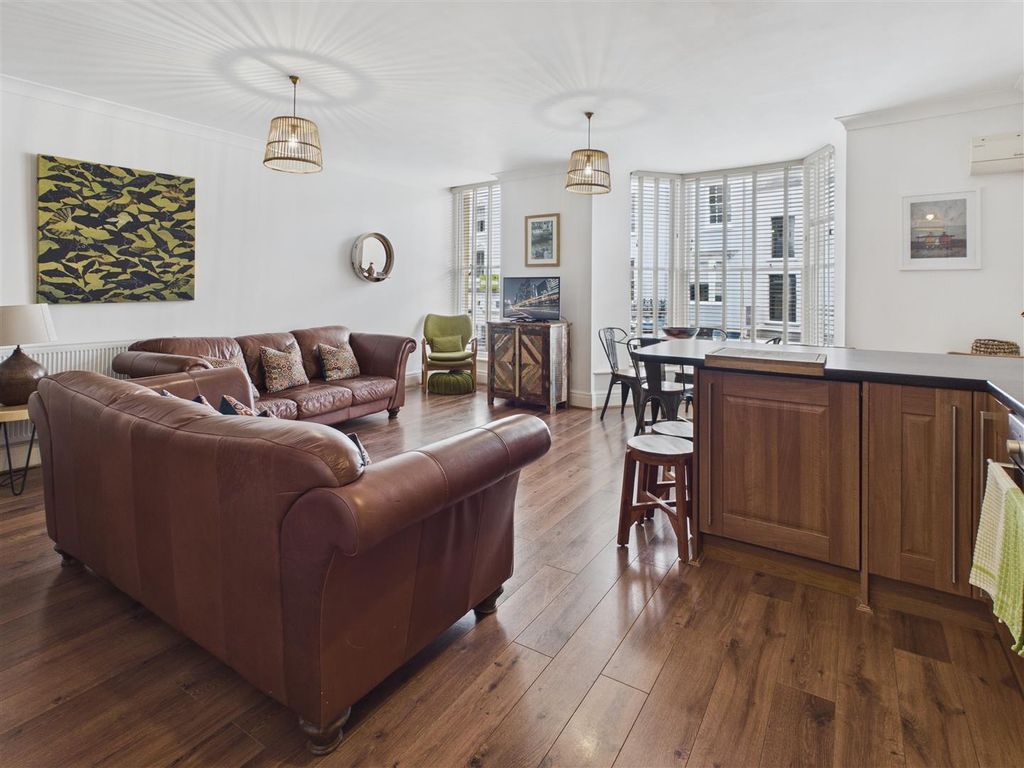 Additional image 3 of 3 bed flat for saleYork House, Tudor Square, Tenby SA70