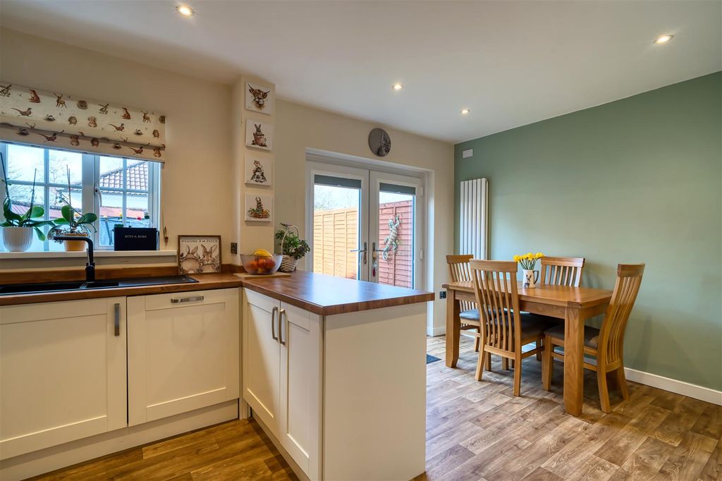Additional image 5 of 3 bed semi-detached house for saleMarlott Road, Gillingham SP8