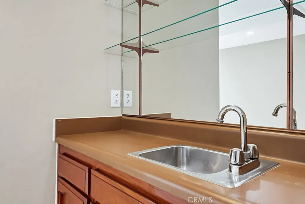 Additional image 25 of 19018 Sherman Way Unit 110, Reseda, CA 91335