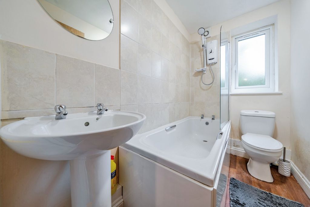 Additional image 8 of 6 bed flat for saleWortley Road, Leeds, West Yorkshire LS12