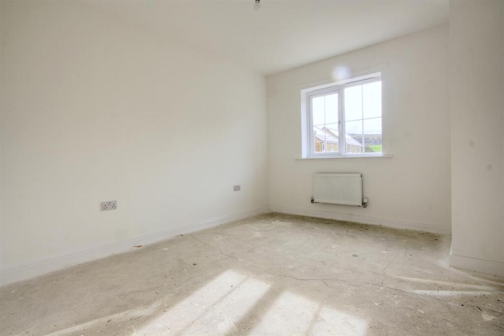 14 Pen-Y-Ghent Road, Skipton photo 2