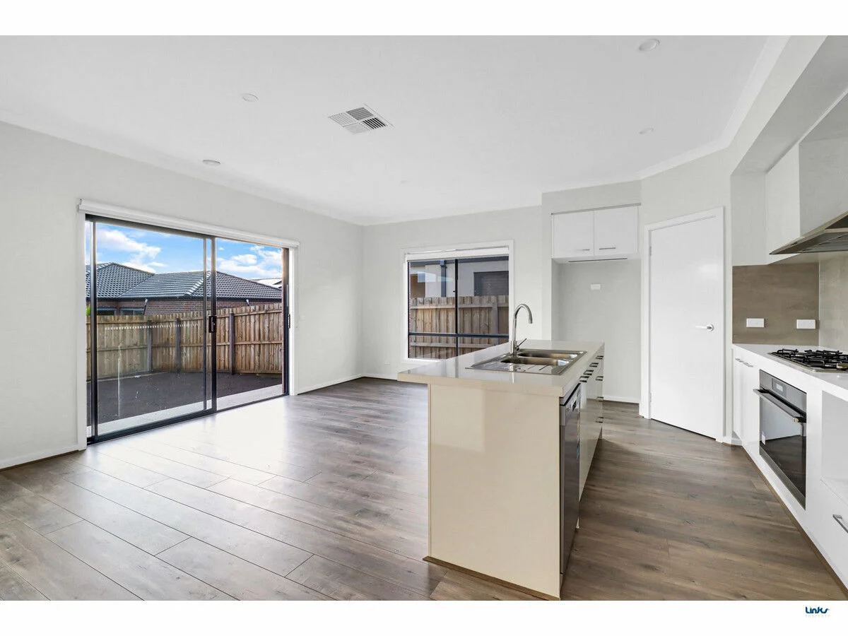 24 McCubbin Drive, Mount Duneed VIC 3217 photo 4